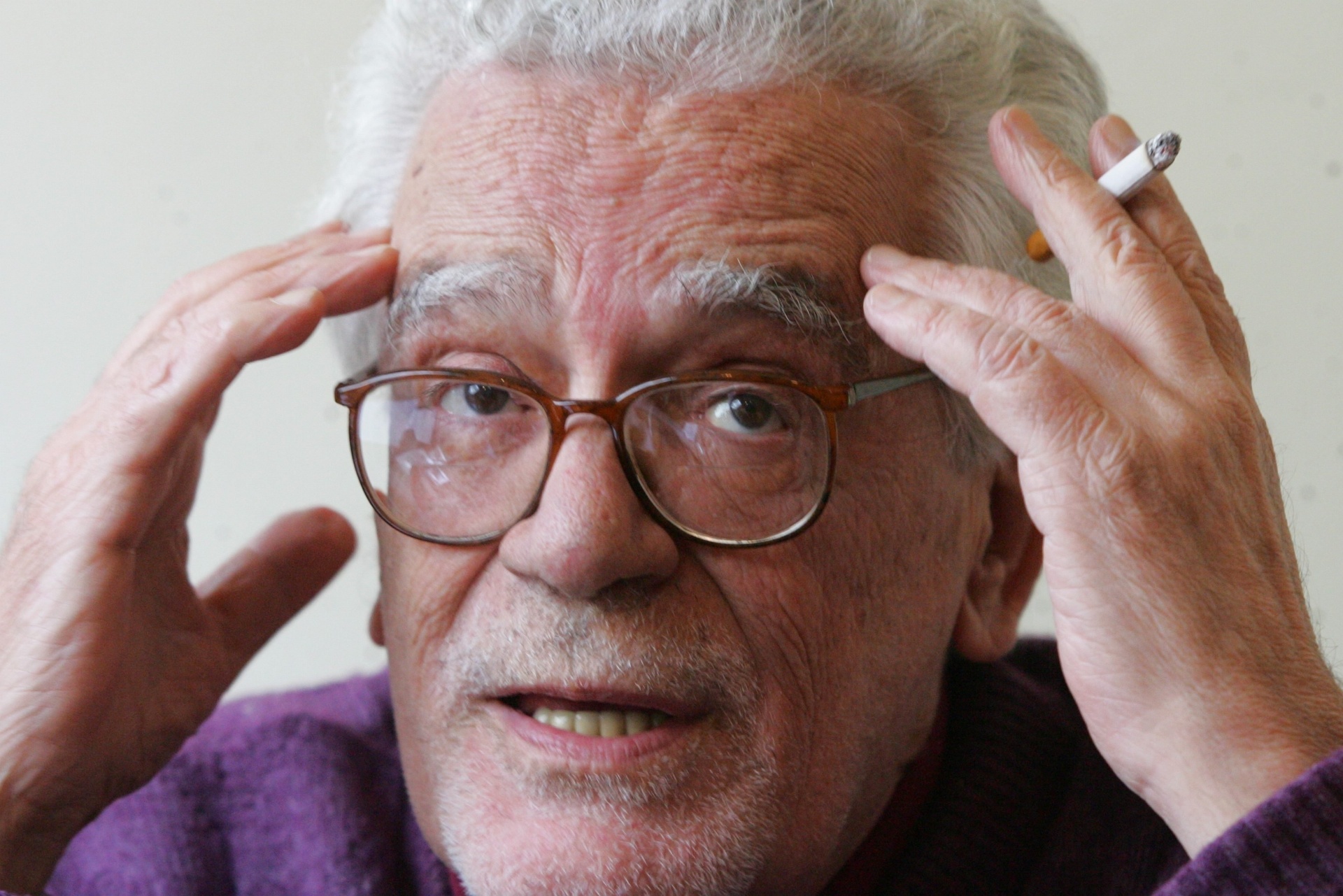 9.nov.2005 - Entrevista com o cineasta brasileiro, Eduardo Coutinho, que lança seu novo documentário "O fim e o princípio" - Flávio Florido/Folhapress