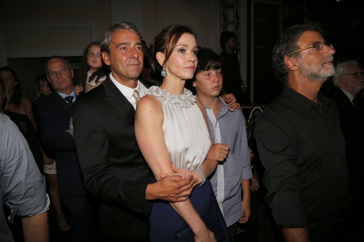 2.fev.2014 - Julia Lemmertz e Alexandre Borges na festa da novela "Em Família"