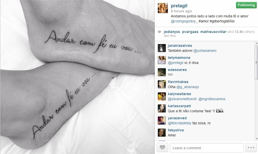 3.fev.2014 - Preta Gil faz tatuagens em homenagem aos pais e namorado