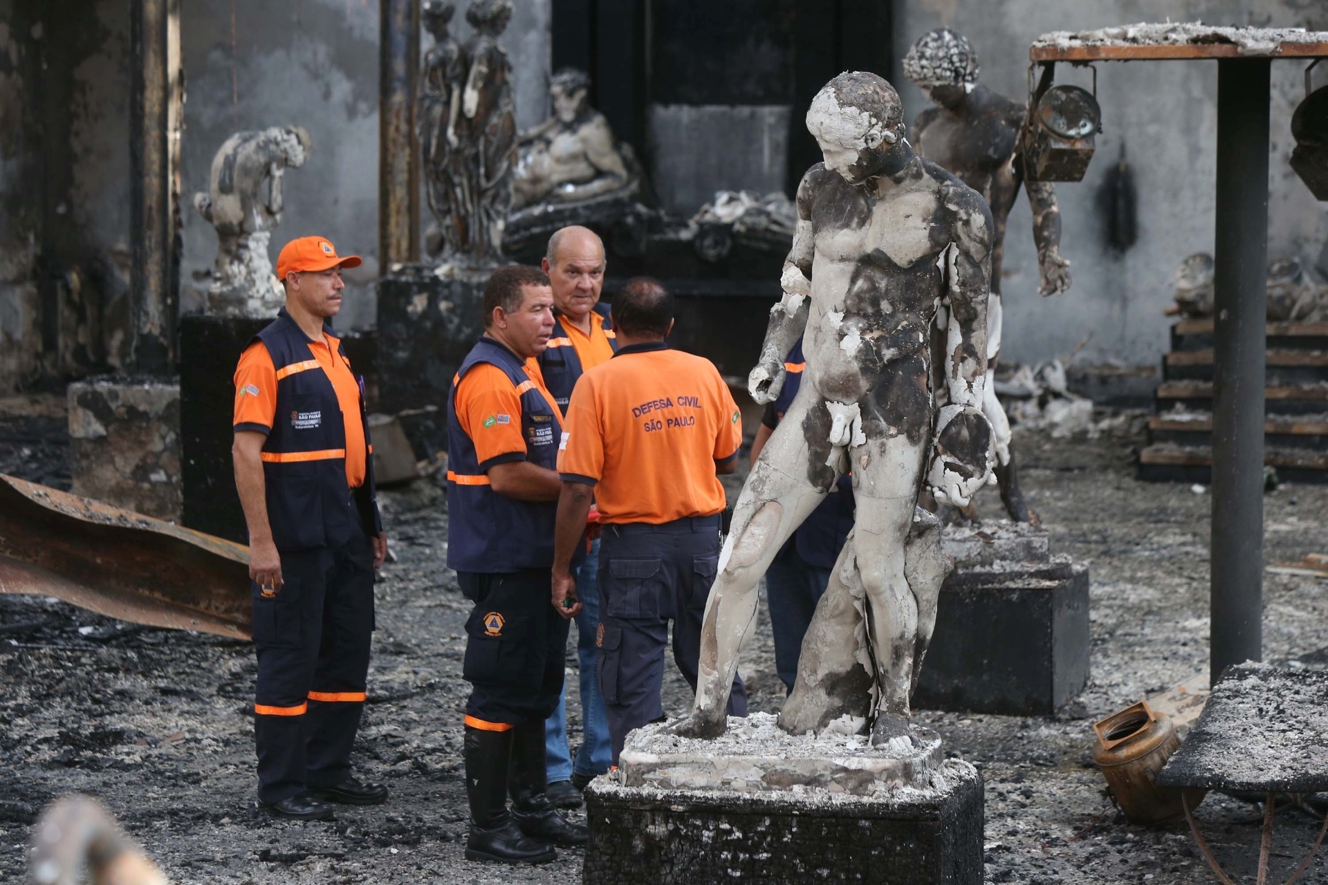 4.fev.2014 - Incêndio de grandes proporções destrói o Centro Cultural do Liceu de Artes de Ofícios de São Paulo, no bairro do Bom Retiro, região central da capital paulista - Marcos Bezerra/Futura Press/Estadão Conteúdo
