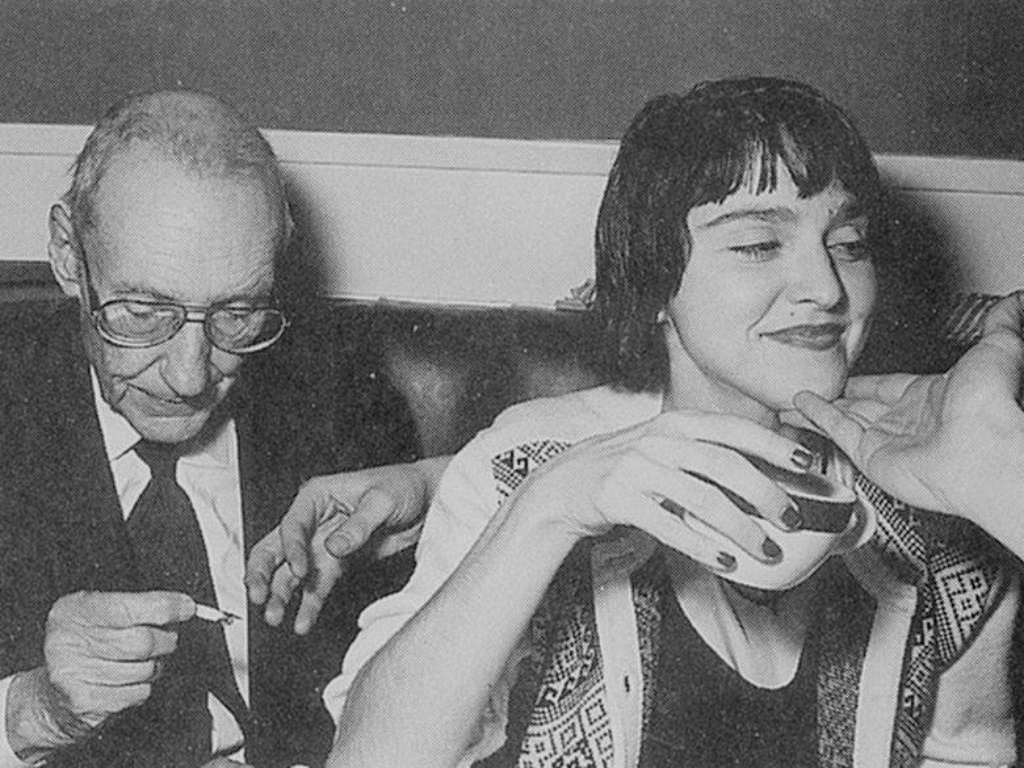 Burroughs em foto com a cantora Madonna em foto do livro "A Última Festa", sobre a boate Studio 54 - Reprodução