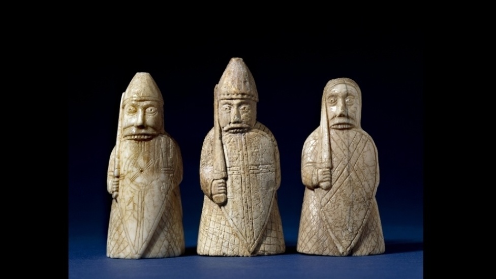 O Museu Britânico, em Londres, vai sediar, a partir de março, sua primeira grande exposição sobre os vikings em mais de 30 anos. Entre os objetos expostos estão estas peças de xadrez que datam do fim do século 12 - The Trustees of the British Museum