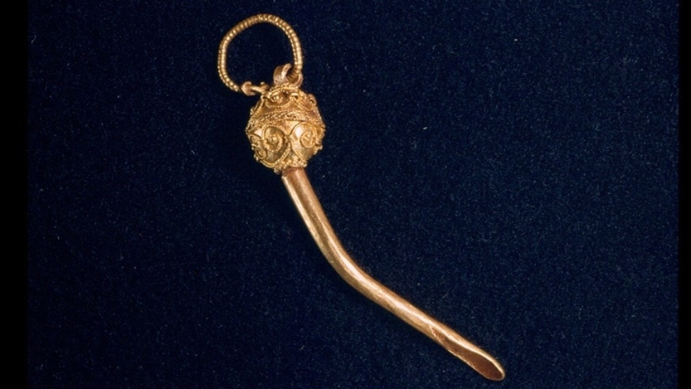 "Os vikings gostavam muito de obter ouro e prata", diz o curador Gareth Williams. "(Os metais preciosos) eram seu meio favorito de expressar poder, riqueza e status" - The National Museum of Denmark