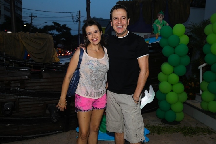 5.fev.2014 - Celso Zucatelli com a esposa Ana Claudia Duarte. Edu Guedes comemorou o aniversário da filha, Maria Eduarda