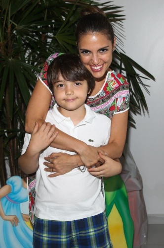 5.fev.2014 - Chris Flores com o filho Gabriel. Edu Guedes comemorou o aniversário da filha, Maria Eduarda