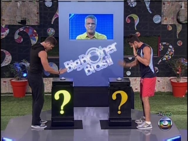 6.fev.2014 - Roni e Marcelo disputam pergunta final