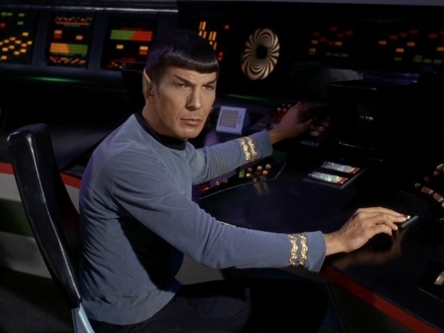 Leonard Nimoy como o Sr. Spock em cena da série "Star Trek"