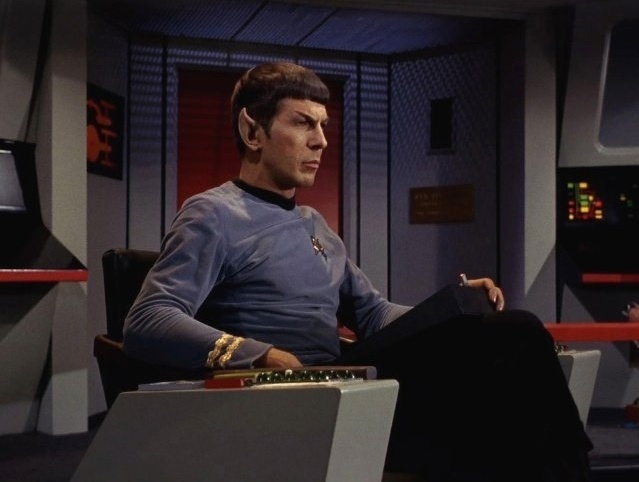 O ator Leonard Nimoy como o Sr. Spock na série de TV "Star Trek"