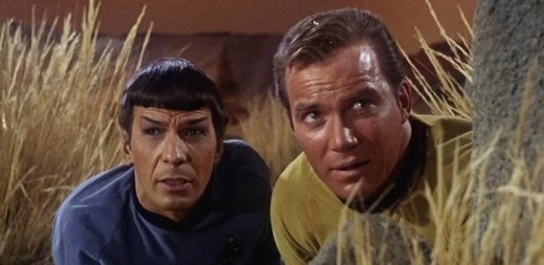 Sr. Spock (Leonard Nimoy, à esq.) e Capitão Kirk (William Shatner, à dir.) em cena da série de TV "Star Trek" - Divulgação