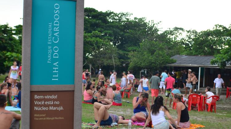 Ilha do Cardoso (SP): No Element Adventure Travel and Ecotourism (www.elementtravel.com.br) o pacote de três noites inclui transporte em van executiva saindo de São Paulo, embarcação Cananéia/Ilha do Cardoso, acomodação, churrasco na pousada, trilha ecológica, entradas vip para as festas de carnaval (1, 2 e 3 de março, no Bar do Beto), lual e seguro viagem. Custa a partir de R$ 589 (em camping) ou R$ 780 (quarto coletivo) por pessoa. Aceita somente maiores de 18 anos. De 1 a 4 de março - Divulgação - Divulgação