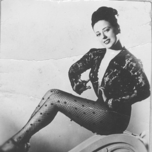 1952: A atriz e vedete do teatro de Revista Virgínia Lane se apresenta em "Pontos e Banca", no Teatro Odeon - Folhapress