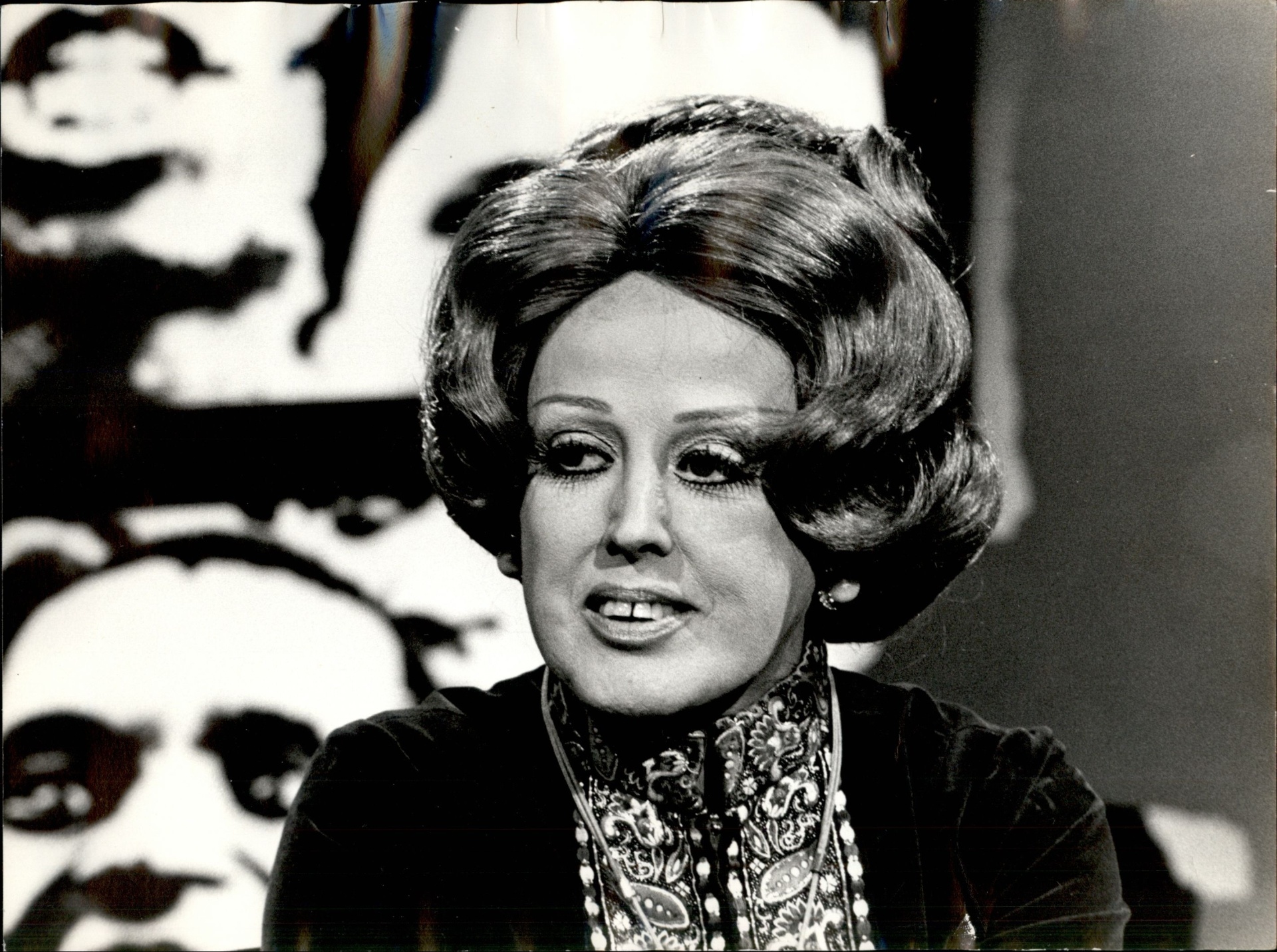 1978: A atriz e vedete do teatro de Revista, Virgínia Lane., participou de 37 filmes, e chegou a montar sua própria companhia para levar o teatro de Revista em todo o Brasil. Entre os trabalhos, um dos mais marcantes foi "Anjo no Lôdo", onde protagonizou o que foi considerado o primeiro nu não frontal do cinema brasileiro - Divulgação