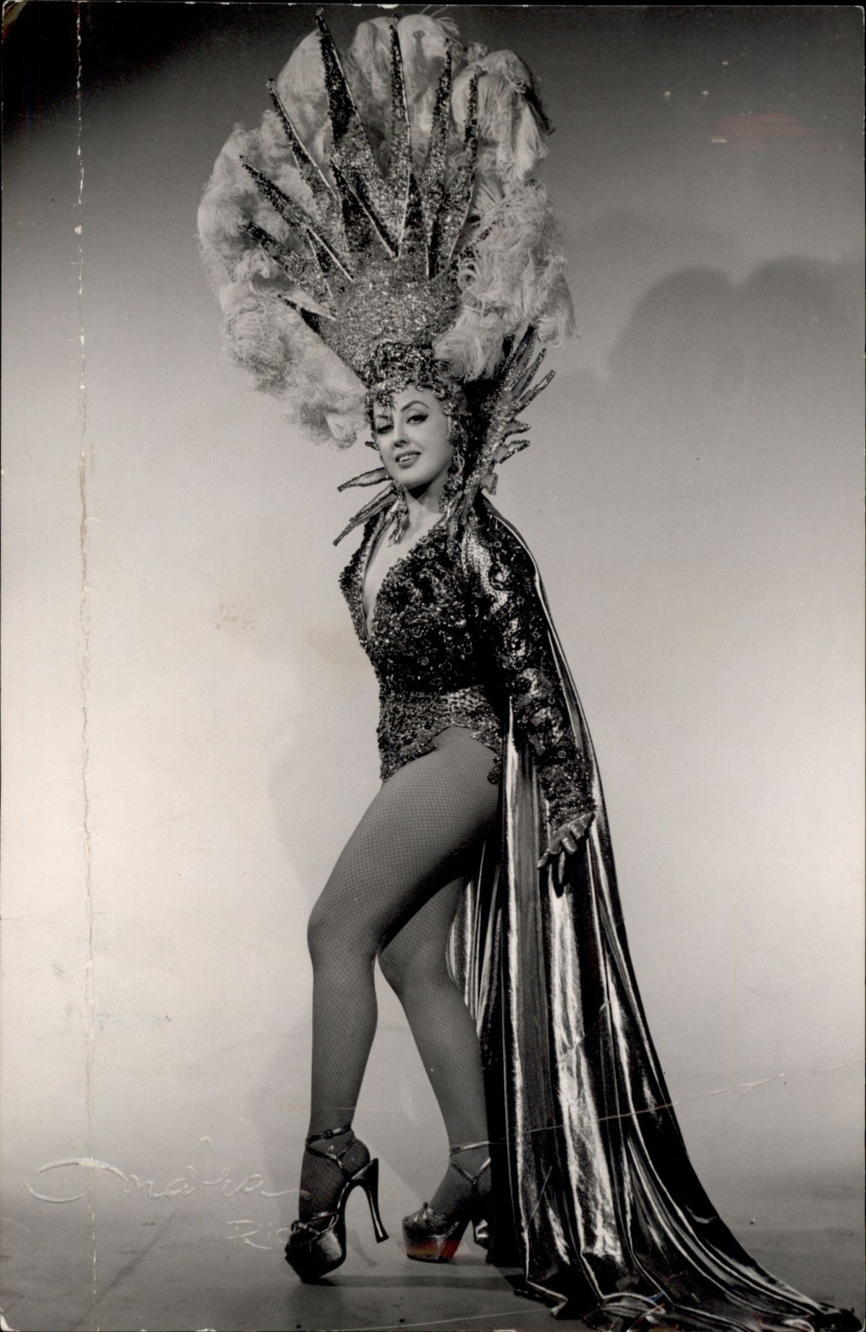 A atriz e vedete do teatro de Revista, Virgínia Lane posa para foto sem data. Ela chegou a receber o título de "A Vedete do Brasil", dado pelo Presidente Getúlio Vargas, com quem teve um caso - Cia. Walter Pinto/Divulgação