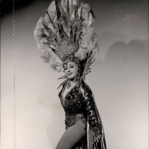 A atriz e vedete do teatro de Revista, Virgínia Lane posa para foto sem data. Ela chegou a receber o título de "A Vedete do Brasil", dado pelo Presidente Getúlio Vargas, com quem teve um caso - Cia. Walter Pinto/Divulgação