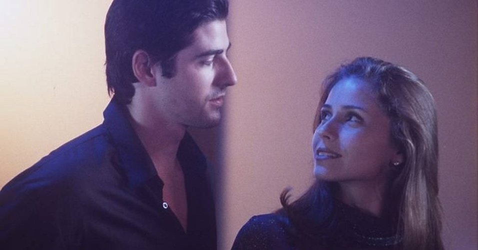 Em 2002, no filme "Avassaladoras", a atriz interpretou Laura, uma mulher bem-sucedida que procura um namorado por meio de uma agência de casamentos. No filme, ela fez par romântico com Gianecchini