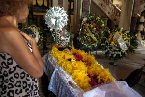12.fev.2014 - A ex-vedete Virginia Lane é velada no Palácio Tiradentes, no Rio de Janeiro - Paulo Campos/Futura Press/Estadão Conteúdo