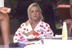 Clara fofoca sobre jeito mandão de Roni: "É o dono da compra" - Reprodução/TV Globo