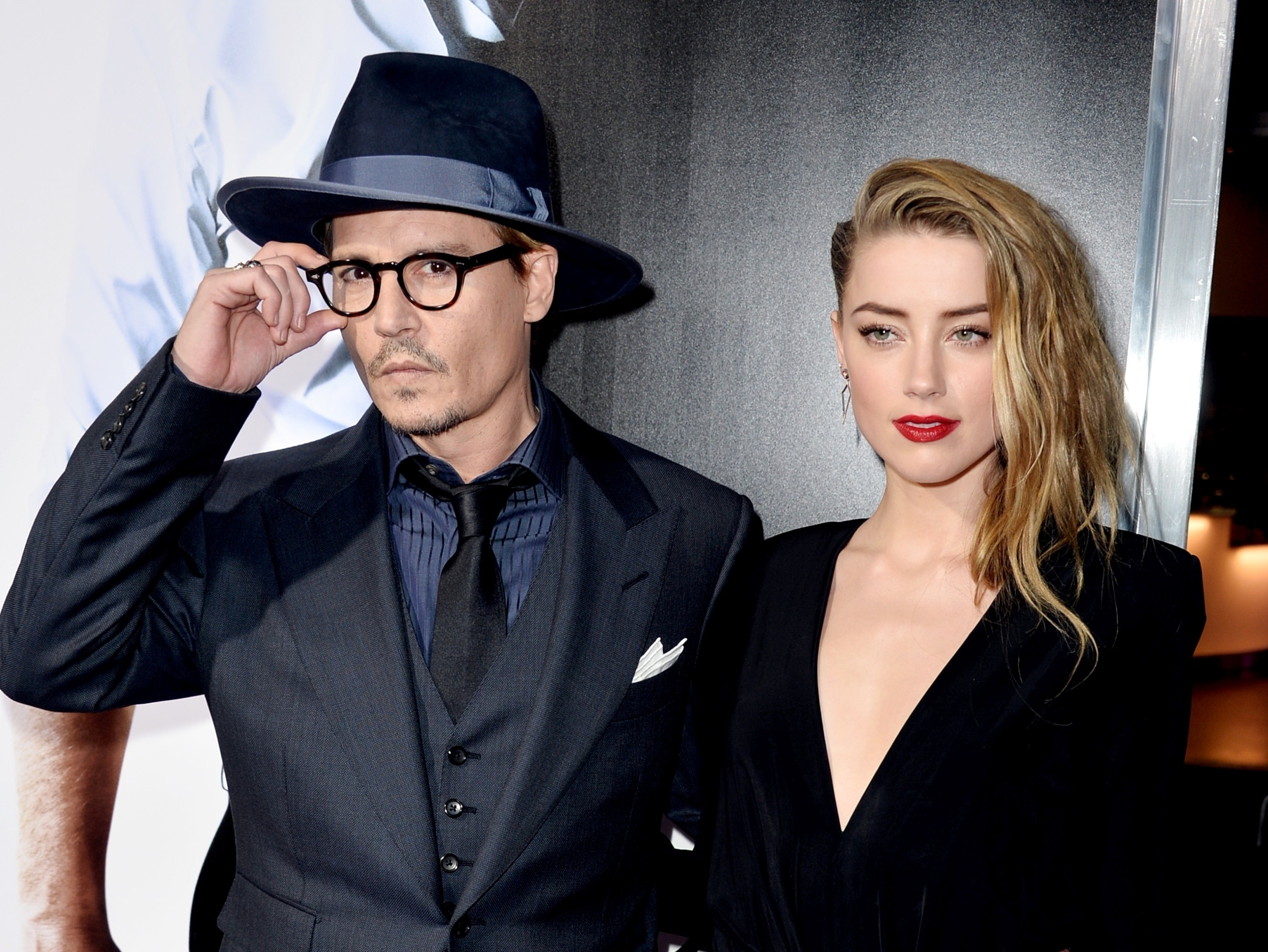 JOHNNY DEPP CHORA NO JULGAMENTO CONTRA EX-MULHER AMBER HEARD