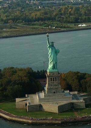 Estátua da Liberdade está ameaçada com o aumento do nível dos mares nos Estados Unidos - Eduardo Vessoni/UOL