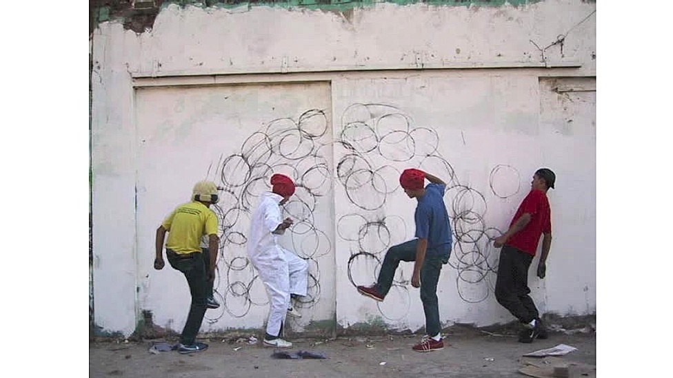 A poucos meses da Copa do Mundo, o Museu do Condado de Los Angeles (LACMA, na sigla em inglês), nos EUA, inaugura a exposição "Futebol: O Jogo Bonito" - Robin Rhode