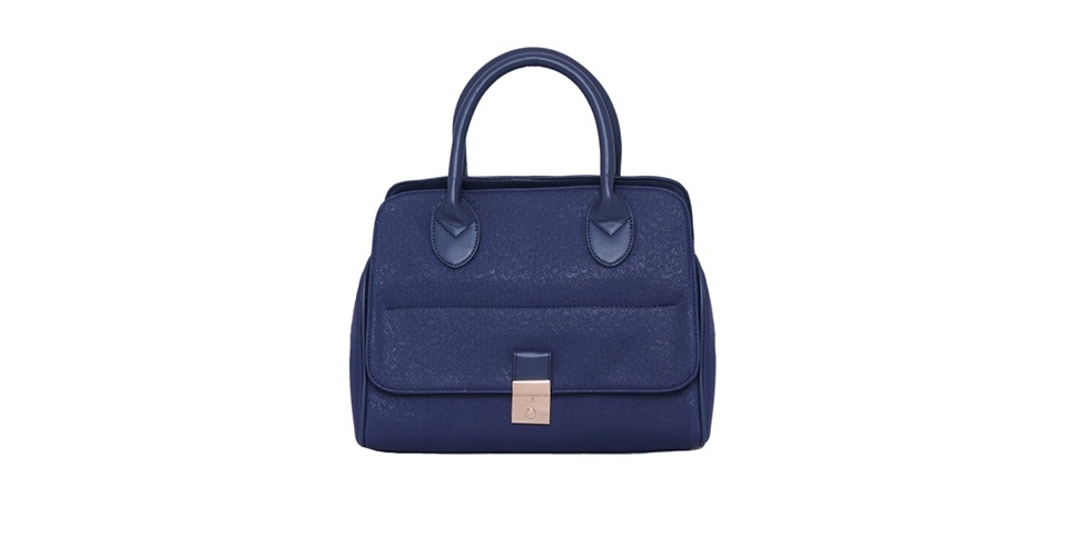 Bolsa azul; R$ 109, na C&A (www.cea.com.br). Preço pesquisado em fevereiro de 2014 e sujeito a alterações - Divulgação