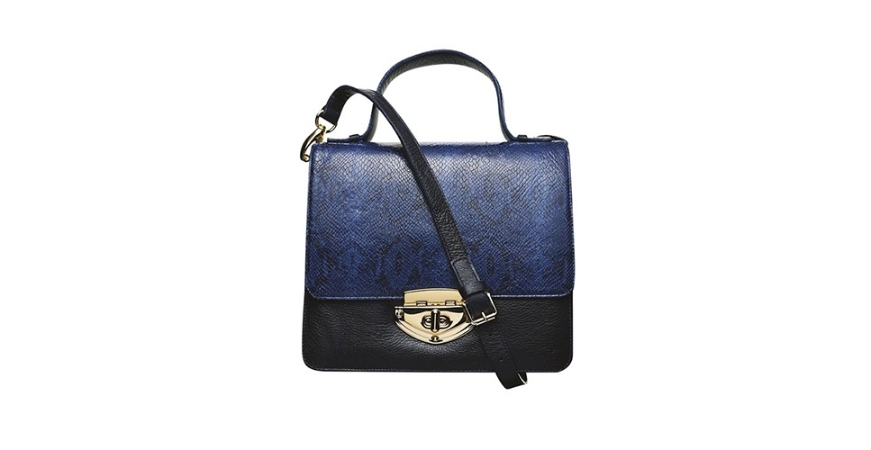 Bolsa em azul e preto; R$ 649, na MOB (www.mobonline.com.br). Preço pesquisado em fevereiro de 2014 e sujeito a alterações - Divulgação