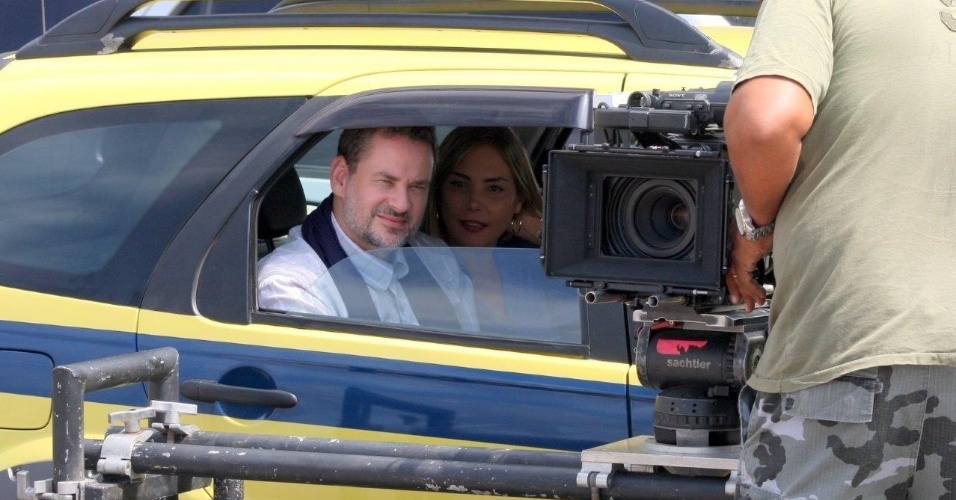 14.fev.2014 - Dan Stulbach e Heloísa Périssé gravaram cenas da série "A Segunda Dama" na orla da praia do Leblon, zona sul do Rio