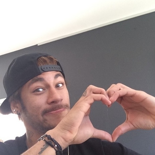 14.fev.2014 - Novo solteiro da praça, Neymar brincou com o "Valentine's Day" e usou a hashtag "fail", algo como "fracassado"