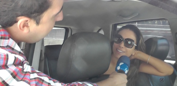 14.fev.2014 - Patrícia Abravanel é abordada por equipe do "Morning Show" na entrada do SBT - Divulgação/Rede TV!