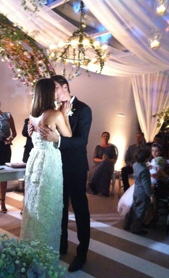 14.fev.2014- Carol Castro e o empresário Raphael Sander se casaram na noite desta sexta-feira em cerimônia íntima em São Conrado, zona sul do Rio