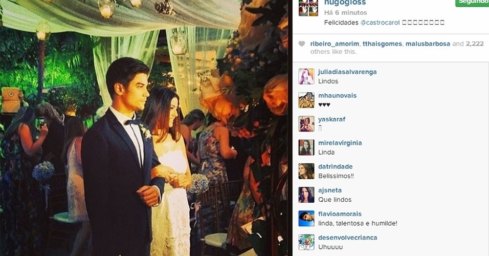 14.fev.2014- Carol Castro e Raphael Sander se casam em cerimônia íntima na casa da atriz, em São Conrado, no Rio. O blogueiro Hugo Gloss postou esta foto do casal em seu Instagram