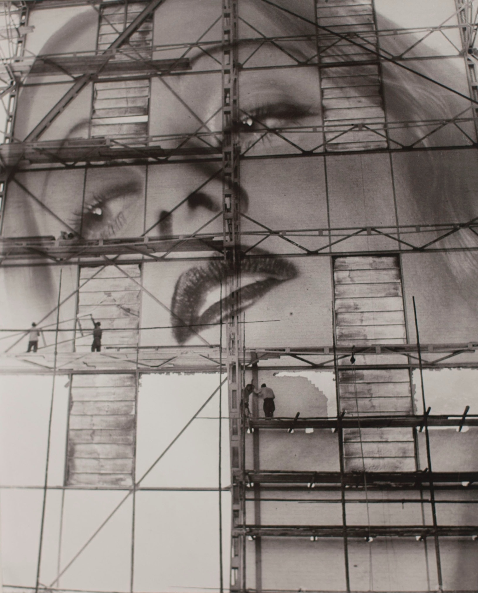 A exposição "A Collective Invention: Photographs at Play", em cartaz na Morgan Library & Museum, em Nova York, tem como foco as diferentes funções desempenhadas pela fotografia ao longo dos anos, tanto como ferramenta para documentar os acontecimentos quanto como obra de arte - Collection of David Raymond, © Michael Ruetz, Heinz Hajek-Halke Archiv / courtesy Johanna Breede PHOTOKUNST