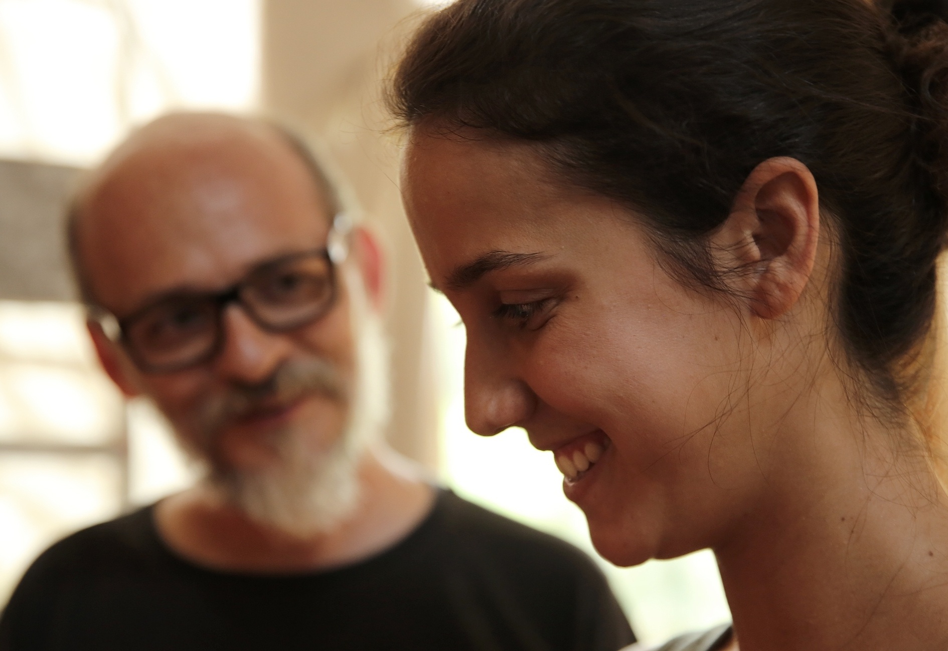 Lourenço Mutarelli e Camila Márdila durante as filmagens - Aline Arruda/Divulgação