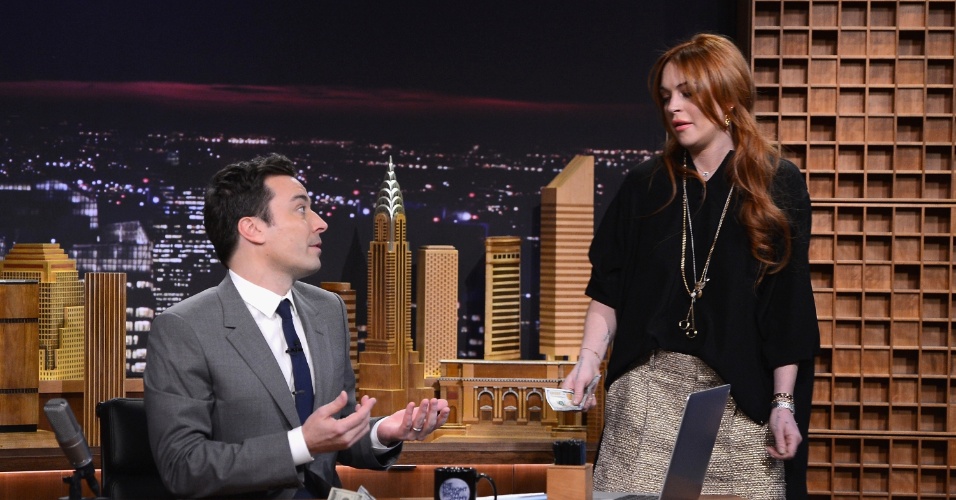 17.fev.2014 - Lindsay Lohan visita o "The Tonight Show" apresentado por Jimmy Fallon no Rockefeller Center, em Nova York