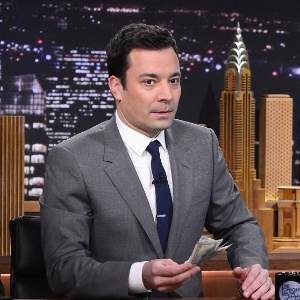 Jimmy Fallon apresenta o programa "The Tonight Show" desde 2014