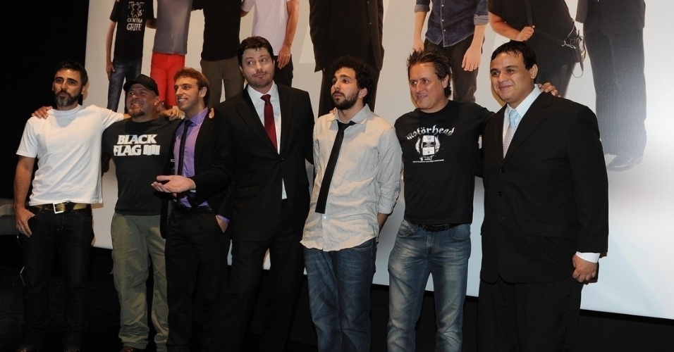 18.fev.2014 - A equipe do "The noite com Danilo Gentili" se reuniu para falar sobre o programa, que tem estreia prevista para o dia 10 de março