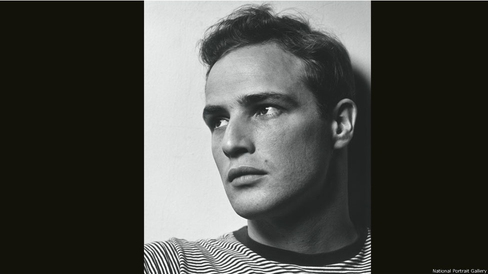 Em exibição na National Portrait Gallery, em Washington (Estados Unidos), a mostra American Cool traz retratos feitos por fotógrafos renomados, como Annie Leibovitz e Henri Cartier Bresson, de músicos, estrelas de Hollywood, escritores e atletas - National Portrait Gallery