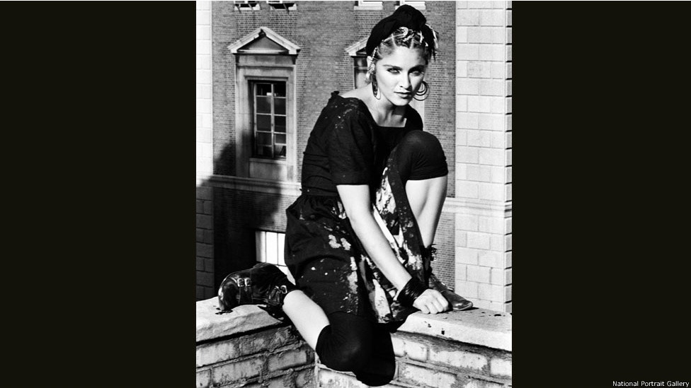 Em exibição na National Portrait Gallery, em Washington (Estados Unidos), a mostra American Cool traz retratos feitos por fotógrafos renomados, como Annie Leibovitz e Henri Cartier Bresson, de músicos, estrelas de Hollywood, escritores e atletas - National Portrait Gallery