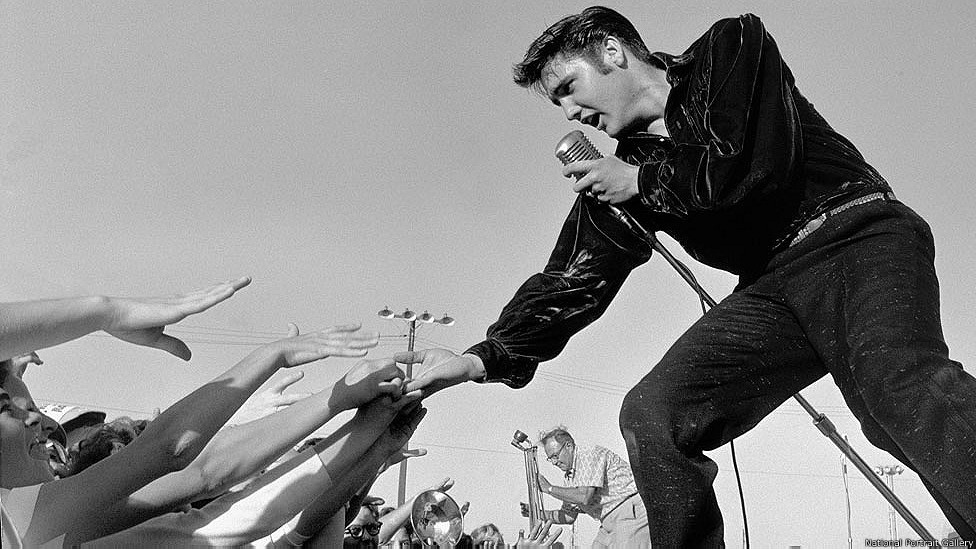 Em exibição na National Portrait Gallery, em Washington (Estados Unidos), a mostra American Cool traz retratos feitos por fotógrafos renomados, como Annie Leibovitz e Henri Cartier Bresson, de músicos, estrelas de Hollywood, escritores e atletas - National Portrait Gallery