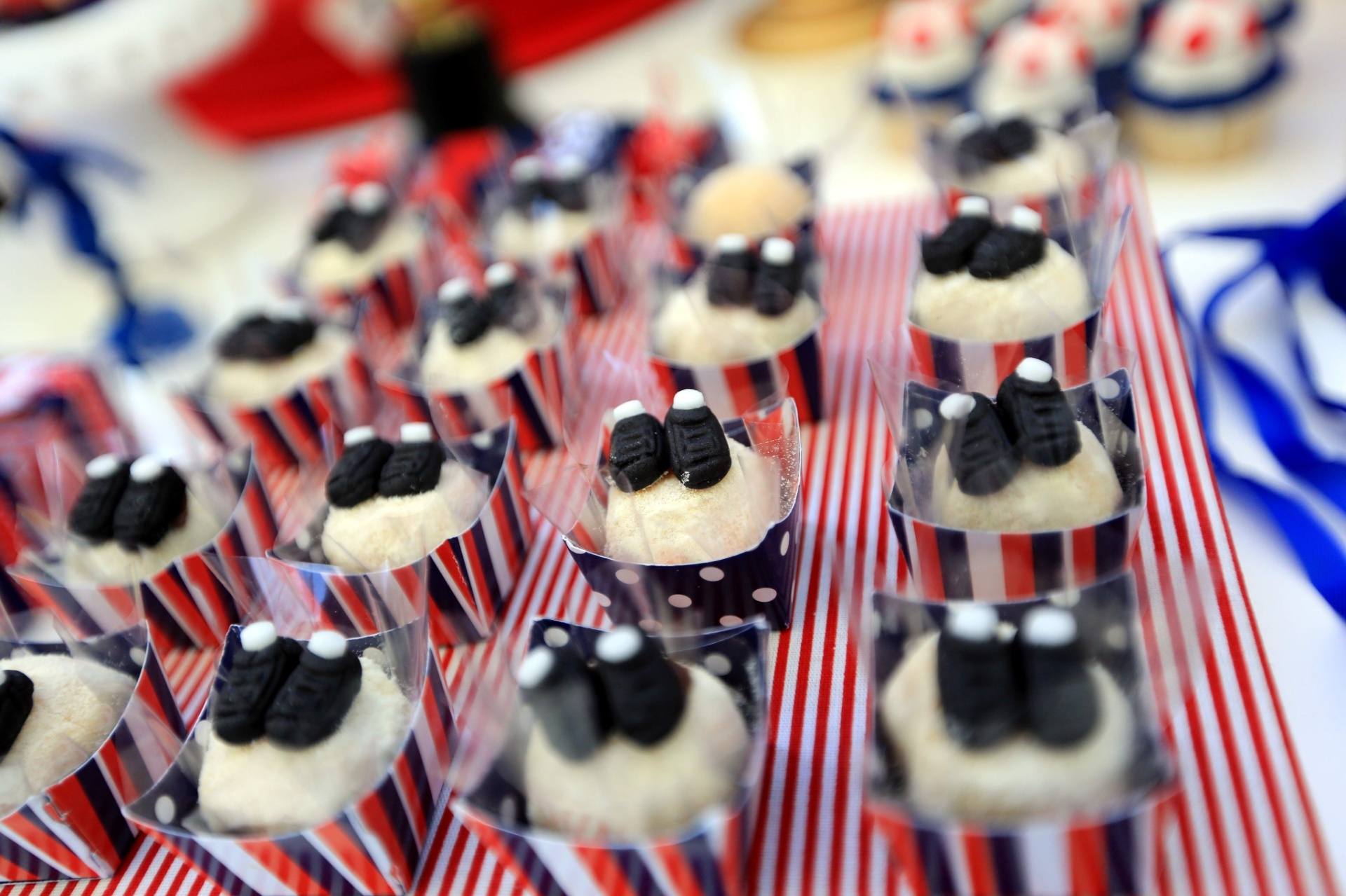 Docinhos enfeitados com chuteiras de pasta americana estavam entre as guloseimas servidas nessa festa de aniversário, na Arena Fonte Nova, em Salvador - Ulisses Dumas/Agência Bapress