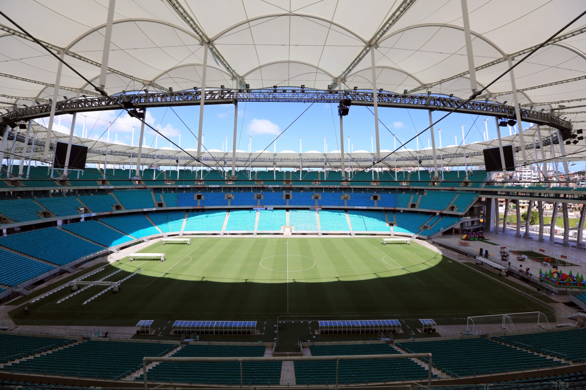 Seu filho é louco por futebol? Que tal comemorar o aniversário dele em um estádio para que ele se sinta como um jogador profissional? Essa é a proposta da Arena Itaipava Fonte Nova (www.itaipavaarenafontenova.com.br), em Salvador - Ulisses Dumas/Agência Bapress