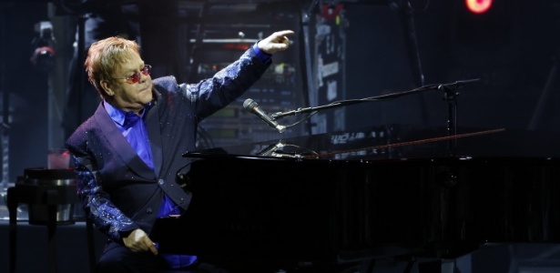 O cantor Elton John durante um show que fez no Brasil, em 2014 - Felipe Panfili/AgNews