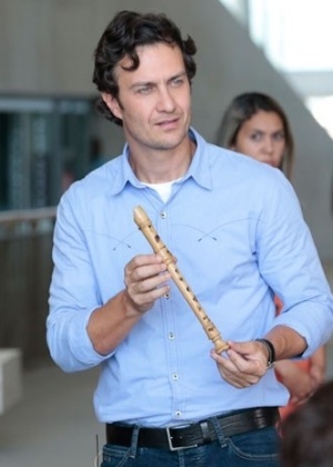 Gabriel Braga Nunes é o flautista Laerte na trama de Manoel Carlos