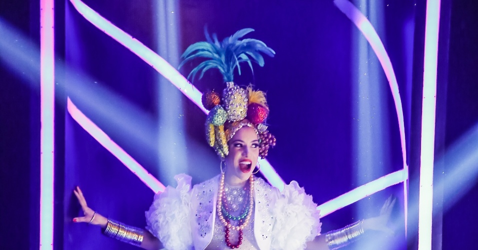 20.fev.2014 - Patrícia Abravanel se fantasiou de Carmem Miranda para o especial de Carnaval do programa "Máquina da Fama" que vai ao ar na próxima segunda (24)