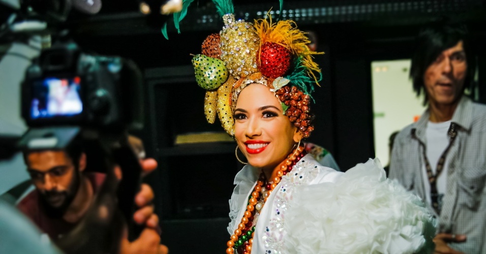 20.fev.2014 - Patrícia Abravanel se fantasiou de Carmem Miranda para o especial de Carnaval do programa 