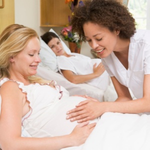 Para o pesquisador, a gestante deve estar bem informada sobre os riscos de cada tipo de parto  - Getty Images