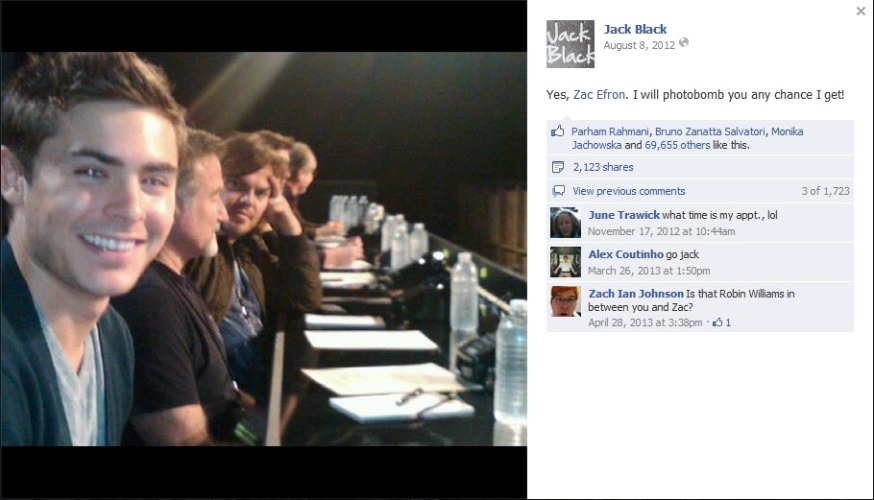 8.ago.2012 - Jack Black publicou em seu Facebook uma foto em que aparece fazendo uma careta atrás do ator Zac Efron em um evento beneficente. "Sim, Zac Efron. Eu sempre vou atrapalhar as suas fotos quando eu tiver a chance!", escreveu o ator na legenda da imagem
