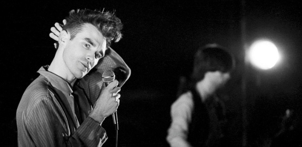 Morrissey e o guitarrista Johnny Marr, o núcleo dos Smiths, em show em janeiro de 1984, em Sheffield  - Kevin Cummins
