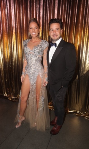 20.fev.2014 - Adriane Galisteu e o marido, Alexandre Iódice, prestigiam o baile de Carnaval da revista "Vogue", em São Paulo