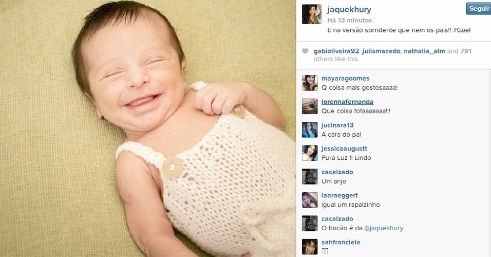 21.fev.2014 - Jaque Khury mostra pela primeira vez o filho Gael. A ex-BBB postou três fotos do bebê em seu Instagram. "E na versão sorridente que nem os pais", escreveu uma  legenda da imagem. aque deu à luz através de uma cesariana no dia 24 de janeiro